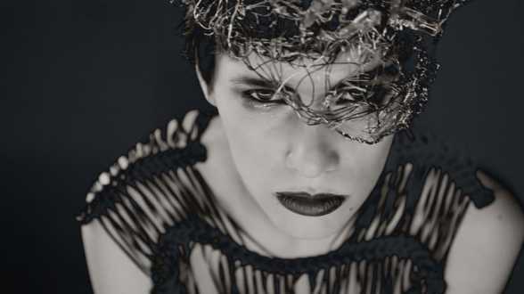 NOU CLIP. CHANGING SKINS. Deeper and Deeper