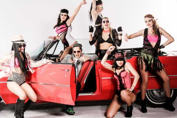 NOU CLIP. È˜tefan BÄƒnicÄƒ, cu Pacha Man. Alerg printre stele