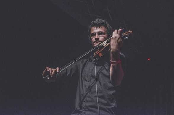 Nechita â€žVulpeaâ€ Cosmin (Haggard). noul violonist al formaÈ›iei Dirty Shirt