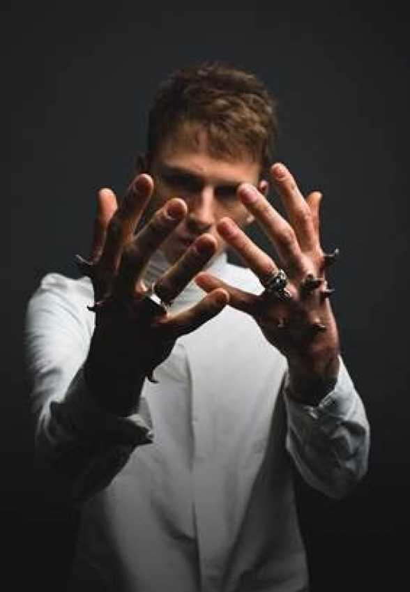 MACHINE GUN KELLY.